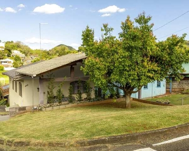 Casa Padrão, 3 dormitórios, 1 banheiros, 4 vagas na garagem, 93M² de Área Construída, 93M²