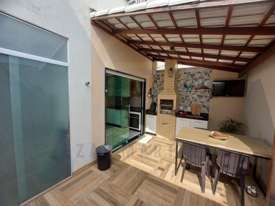 Casa para venda tem 130 metros quadrados com 3 quartos em Colina de Laranjeiras - Serra -
