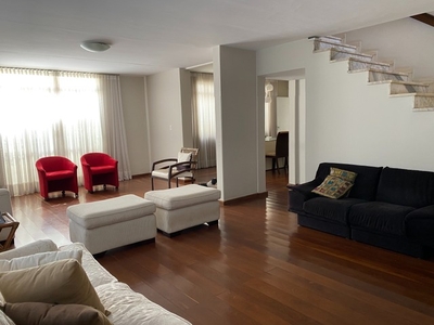 Casa para venda tem 444 metros quadrados com 4 quartos em Setor Sul - Goiânia - GO