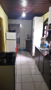 VENDO CASA COM GARAGEM EM FEU ROSA