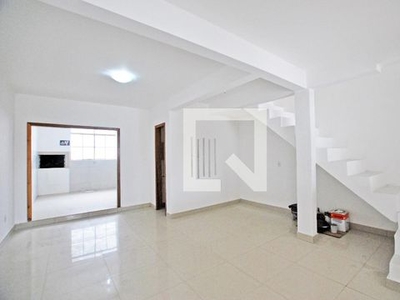 CASA com 2 dormitórios e 3 garagens