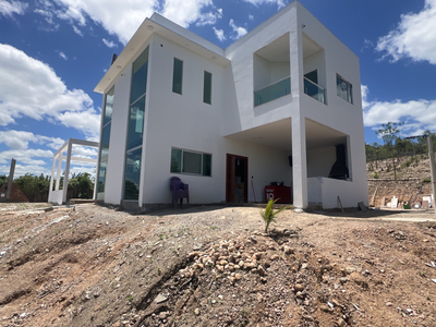 Casa Espaçosa com 3 Dorms no Porto Santa Cruz de Cândido Sales