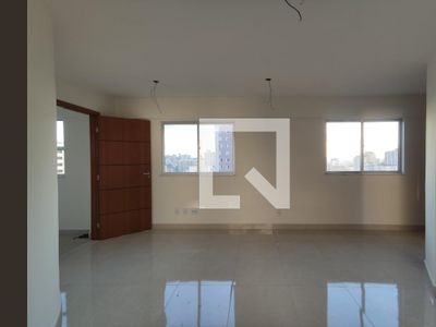 APARTAMENTO no 5º andar com 2 dormitórios e 2 garagens