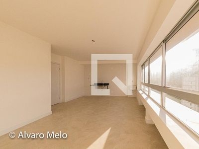 APARTAMENTO no 5º andar com 3 dormitórios e 2 garagens