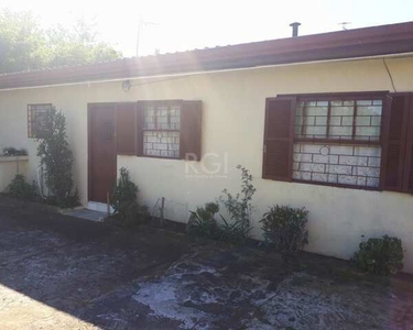 ![CDATA[Casa para Venda - 60m², 2 dormitórios, 2 vagas - Vila Nova]]