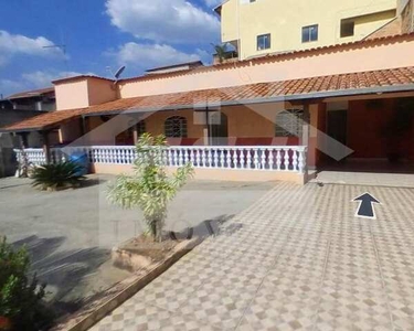 Compre Casa com 3 quartos em Baronesa (São Benedito) por R$ 430.000