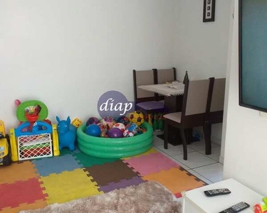 Lindo apartamento no último andar com 2 quartos, (1 tem guarda roupas embutido), 2 banheir