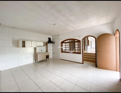 Casa no Bairro Itoupava Central em Blumenau com 3 Dormitórios (1 suíte) e 214 m²