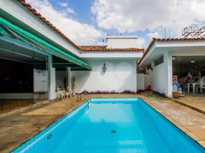 Casa térrea com 3 quartos à venda em Alto De Pinheiros - SP