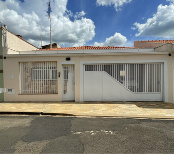 Vende-se Casa próxima à Estação Franca/SP