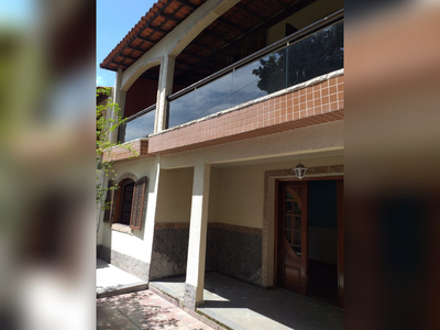 Vendo minha espaçosa casa duplex próximo a reserva florestal na Taquara RJ.