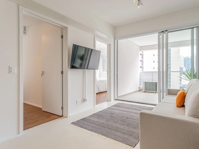 Apartamento à uma quadra do metrô Vila Madalena, mobiliado, varanda e vaga.