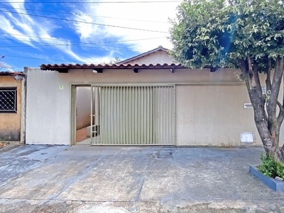 Casa com 03 quartos disponível para locação, 65 m² por R$ 1.900/mês - Jardim Olímpico - Ap