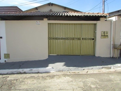 Casa com 3 quartos - Bairro Vila Redenção em Goiânia