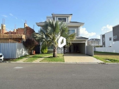 Casa em condomínio clube, 5 quartos sendo 3 suítes. 4 vagas de garagem