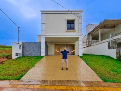 Casa em Condomínio com 3 quartos à venda no bairro Jardins Capri, 166m²