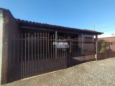 Casa para aluguel, 3 quartos, 2 vagas, Custódio Pereira - Uberlândia/MG