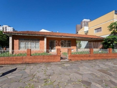 Casa para Locação/Aluguel - 585m², 4 dormitórios, 3 vagas - Menino Deus