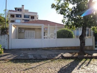 Casa para Venda - 140m², 3 dormitórios, 1 vaga - Teresópolis