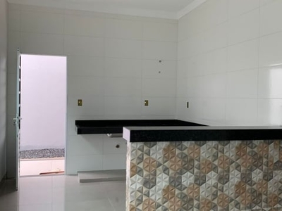 Linda Casa com 71 m2 Dois Quartos sendo 1 Suíte, Sala, Cozinha America 2 vagas