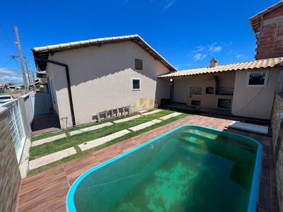 Linda casa pronta com 2 quartos, área gourmet e piscina em Unamar - Cabo Frio - RJ