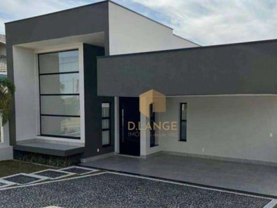 Linda casa térrea à venda ou locação no Swiss Park com 205m2, 3 suítes, piscina e churrasqueira. 4 vagas de garagem