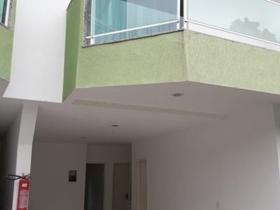 Maravilhosa casa duplex em condomínio na Taquara