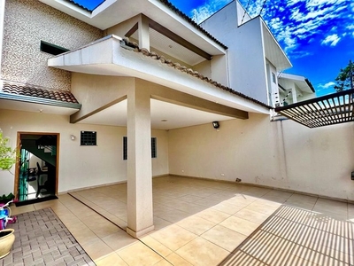 Sobrado com 3 dormitórios à venda, 179 m² por R$ 760.000,00 - Jardim Itália - Maringá/PR