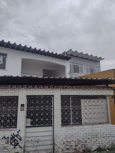 Sobrado para aluguel tem 80 metros quadrados com 1 quarto em Realengo - Rio de Janeiro - R