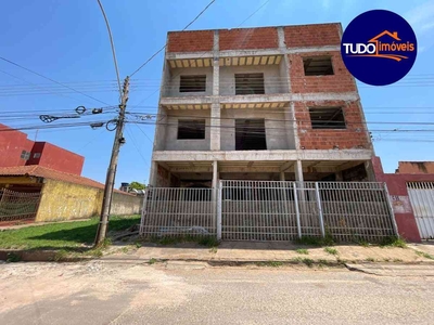 Prédio com 14 quartos à venda no bairro Setor Leste, 275m²