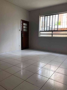 Apartamento com 3 quartos para alugar no bairro Floresta, 70m²