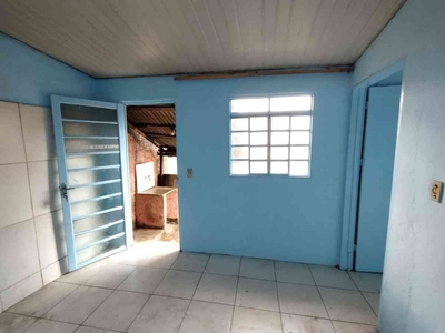 Casa com 1 quarto para alugar no bairro Nova Esperança, 48m²