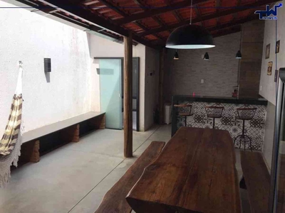 Casa com 2 quartos à venda no bairro Icaivera, 144m²