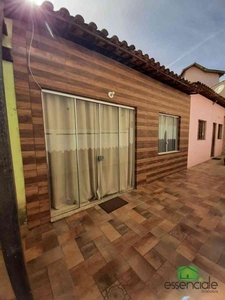 Casa com 2 quartos à venda no bairro Lúcio de Abreu, 71m²