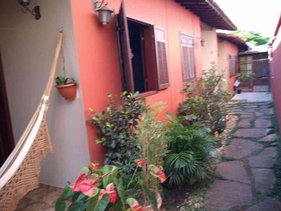 Casa com 2 quartos à venda no bairro Ouro Preto, 75m²