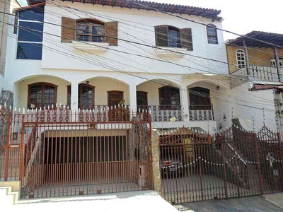 Casa com 3 quartos à venda no bairro Álvaro Camargos, 259m²