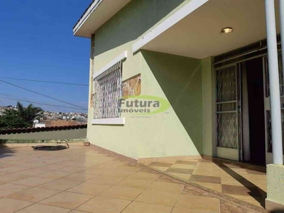 Casa com 3 quartos à venda no bairro Barreiro, 360m²