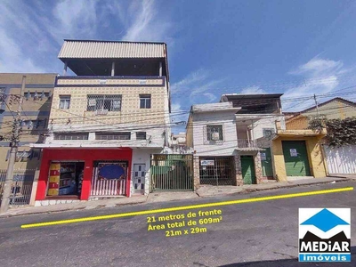 Casa com 3 quartos à venda no bairro Carlos Prates, 609m²