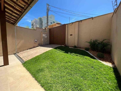 Casa com 3 quartos à venda no bairro Castelo, 210m²