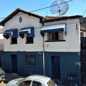 Casa com 3 quartos à venda no bairro Centro, 216m²