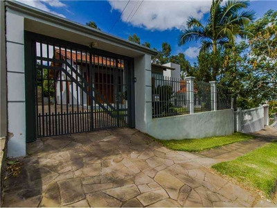 Casa com 3 quartos à venda no bairro Centro, 70m²