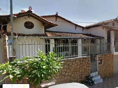 Casa com 3 quartos à venda no bairro Conjunto Minascaixa, 300m²