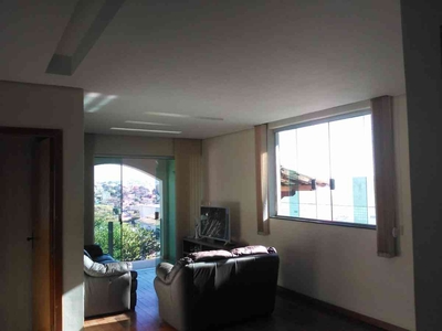 Casa com 3 quartos à venda no bairro Fernão Dias, 250m²