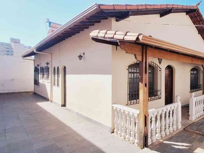 Casa com 3 quartos à venda no bairro Ipiranga, 190m²