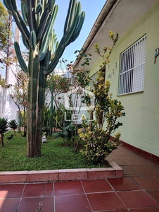 Casa com 3 quartos à venda no bairro Jardim Dom Bosco, 250m²