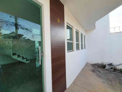 Casa com 3 quartos à venda no bairro Jardim Riacho das Pedras, 125m²