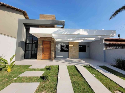 Casa com 3 quartos à venda no bairro Loteamento Jardim Timbaúva, 200m²