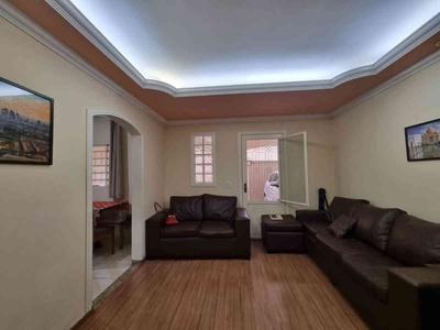 Casa com 3 quartos à venda no bairro Monte Castelo, 200m²