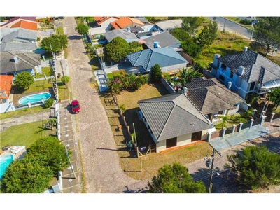 Casa com 3 quartos à venda no bairro Nova Tramandaí, 100m²