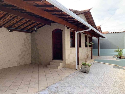 Casa com 3 quartos à venda no bairro Novo Progresso, 150m²